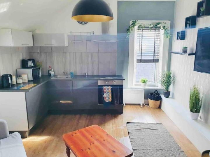 블랙풀 Cosy Top Floor Flat! Self Check-In & Free Parking 아파트 외부 사진
